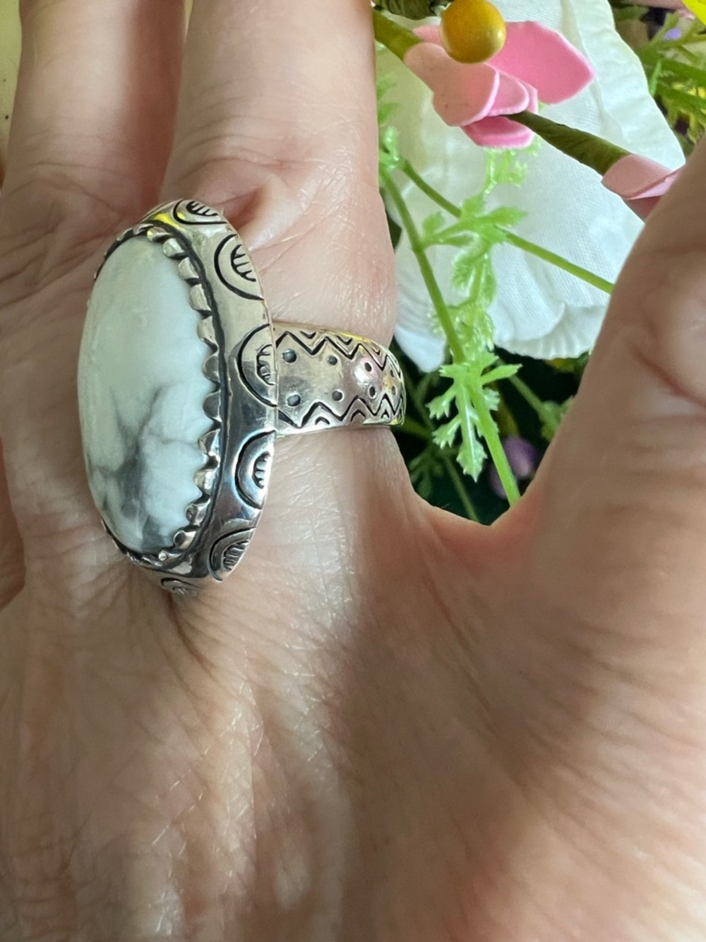 Carolyn Pollack Relios Sterling Silver White Howlite Statement Ring - Picture 4 of 8